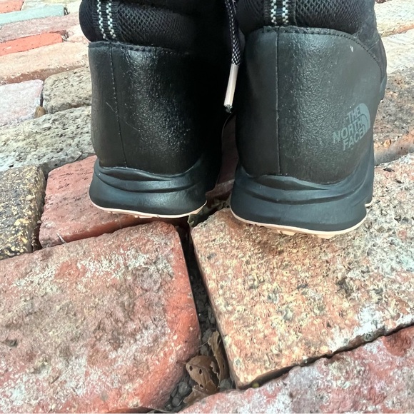 North Face black winter boots w pops of pink - Picture 4 of 8
